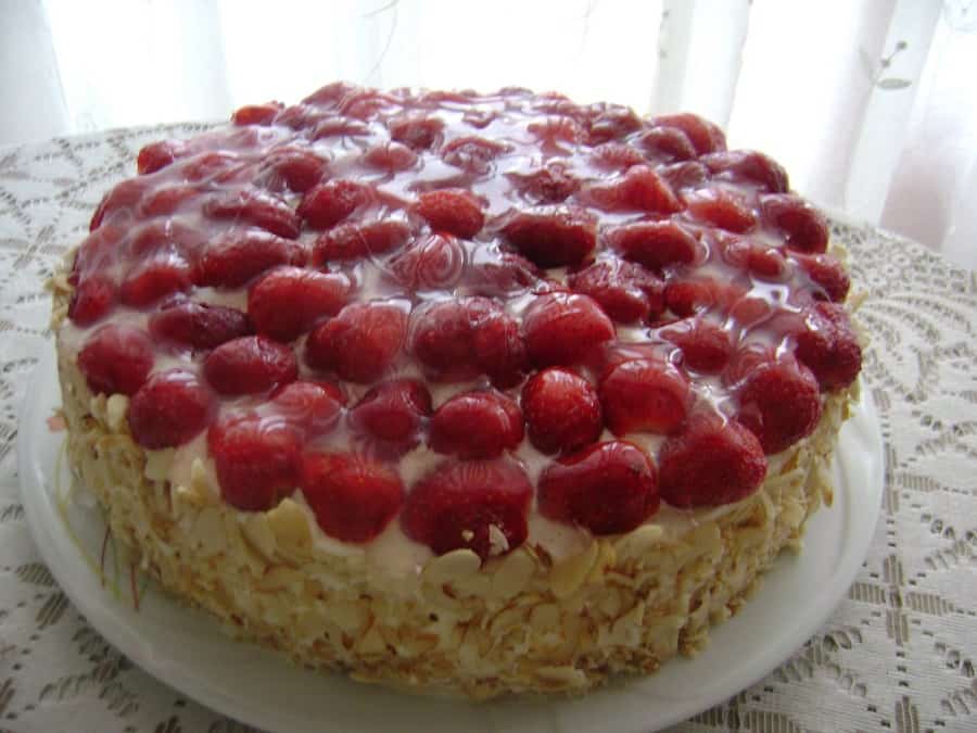 Gateau Aux Fraises Et Amandes Doux Croustillant Et Moelleux Qui Ravira