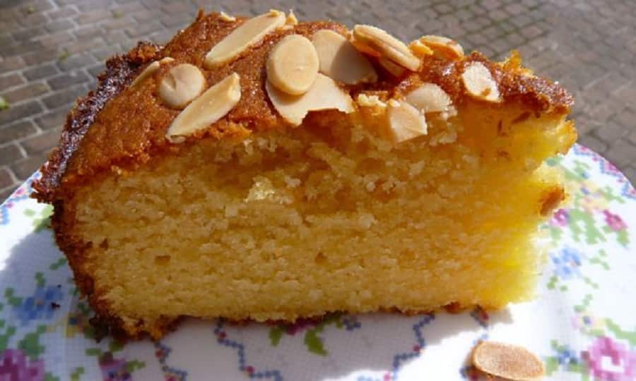 Gateau Au Yaourt Aux Pommes Et Amandes Moelleux Facile Allo Astuces Votre Carnet De Recettes