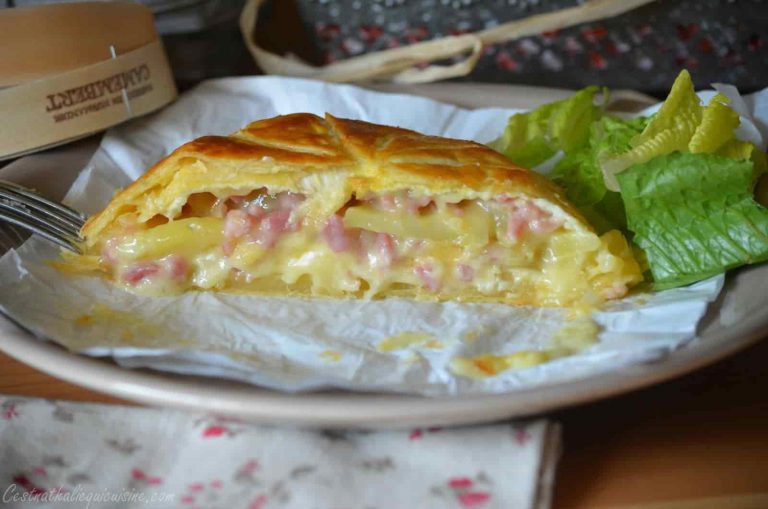 Camembert en croûte aux lardons et pommes de terre