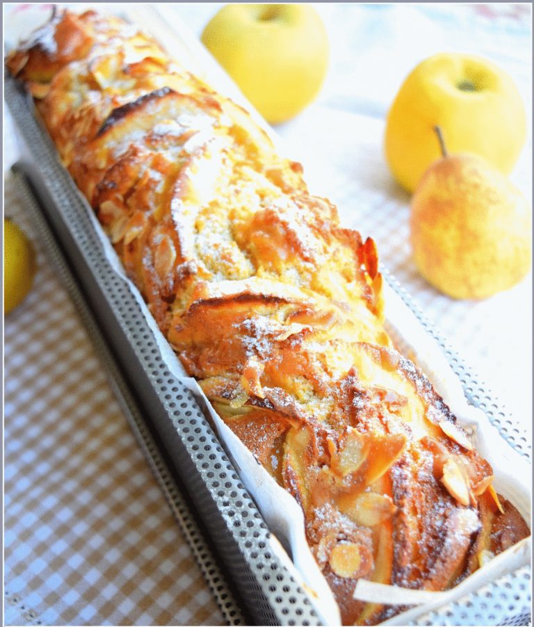 Gâteau très gourmand...aux pommes, poires, amandes et caramel au beurre salé