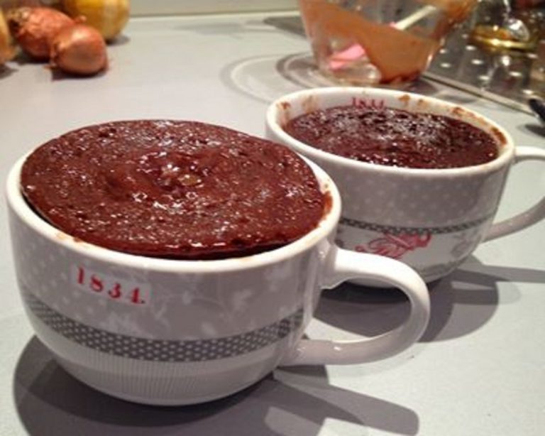 Mug cake au chocolat économique en 2 min