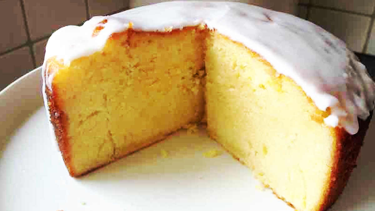 A Mon Avis C Est Le Meilleur Gateau Au Citron Du Monde Ce Gateau Moelleux Est Fabuleux Allo Astuces Votre Carnet De Recettes Recettes Faciles