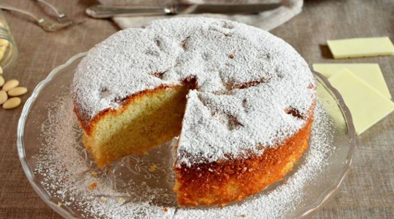 Gâteau au chocolat blanc et aux amandes