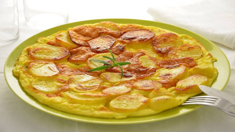 Omelette aux pommes de terre au parmesan