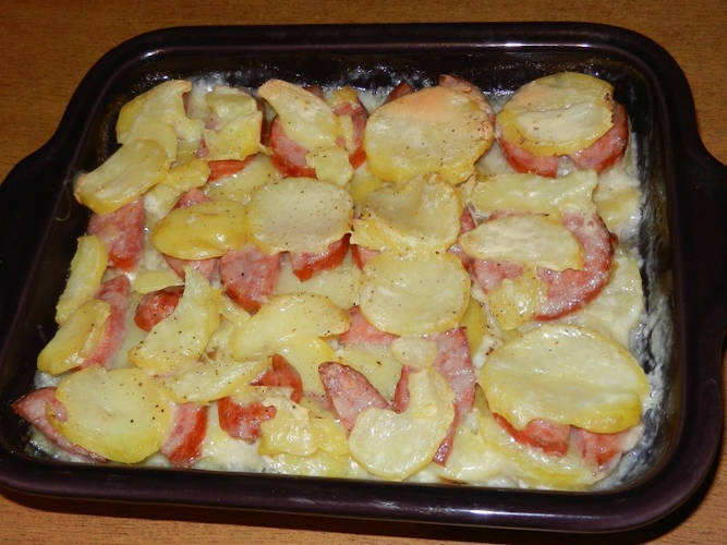 Gratin de pommes de terres à la saucisse