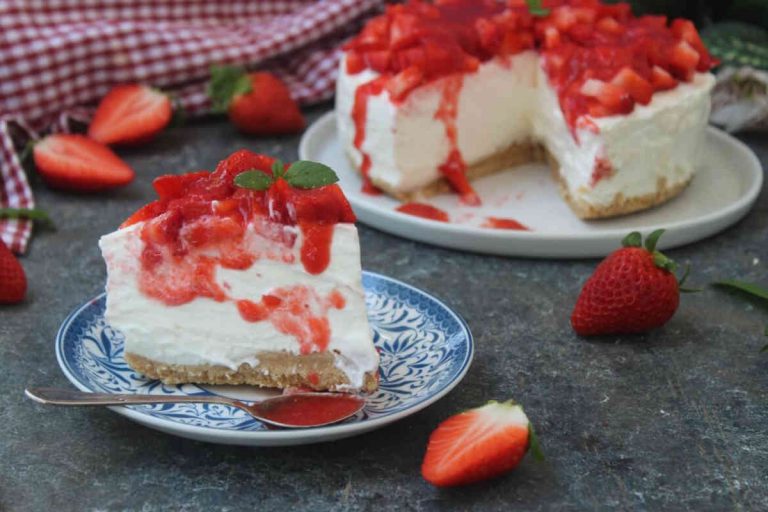 GÂTEAU FRIGIDAIRE aux yaourt et fraises