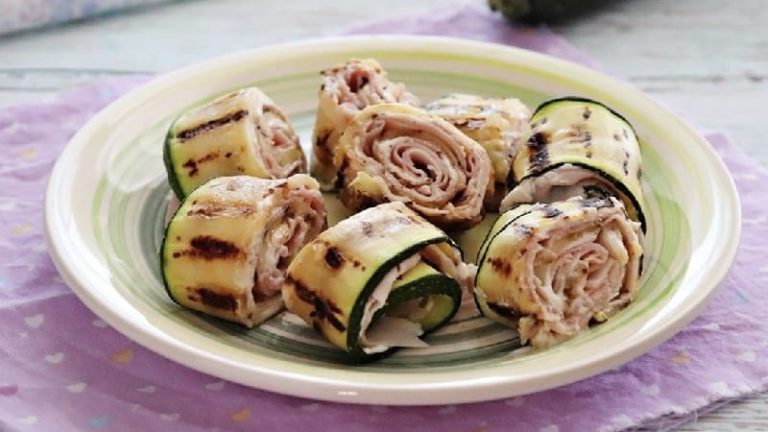 Rouleaux de courgettes grillées