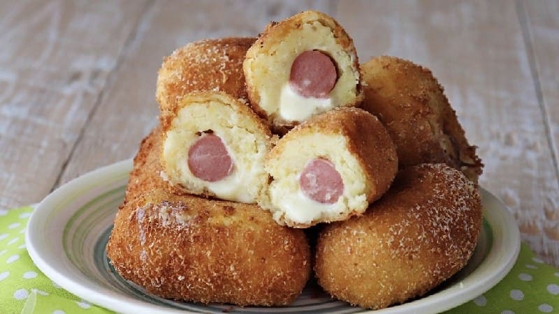 Croquettes de pommes de terre avec saucisse et fromage