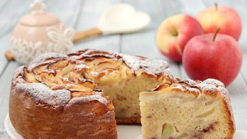 Gâteau aux pommes au yogourt et à la confiture