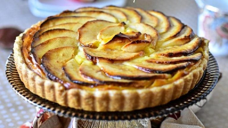 Tarte aux pommes avec crème pâtissière