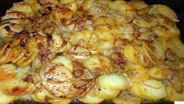 Pommes de terre boulangère au four,