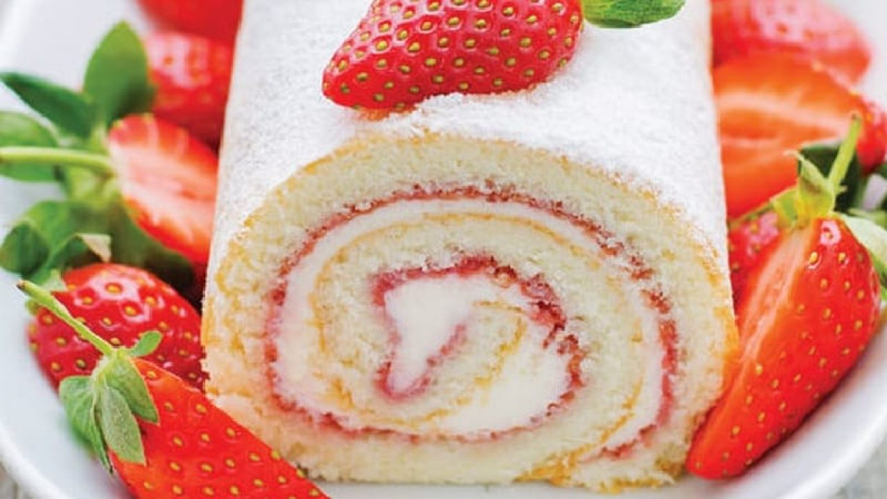 Gateau Roule Aux Fraises Allo Astuces Votre Carnet De Recettes Recettes Faciles