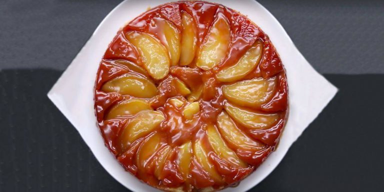 Tarte aux pommes renversée au caramel