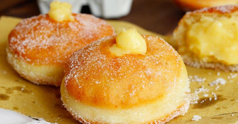 Beignets bomboloni à la crème pâtissière