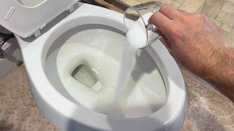 Une astuce incroyable et simple pour une toilette plus propre