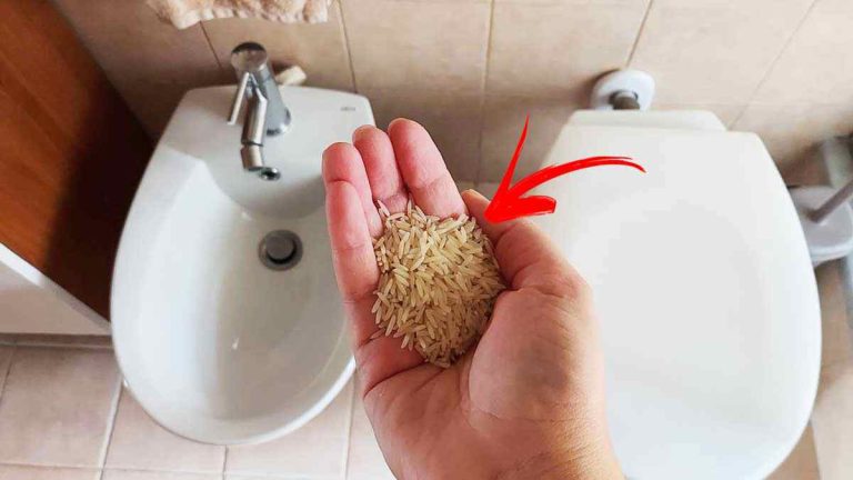 Utilisez le riz pour faire disparaitre les odeurs désagréables dans la salle de bain