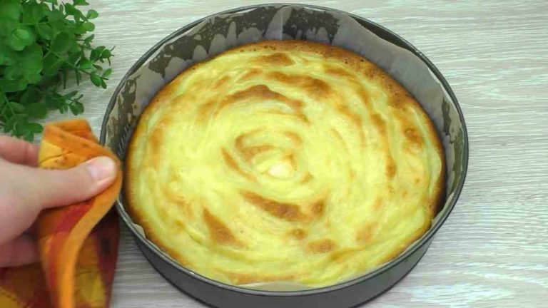 Tarte aux pommes avec crème anglaise