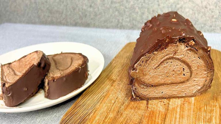 Rouleau au Chocolat Fourré à la Ricotta et à la Crème de Cacao